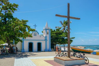 Sao Francisco De Assis Kilisesi. Praia Do Forte köyünün ortasında küçük kilise, Ünlü turistik. Praia Do Forte, Bahia Eyaleti, Brezilya