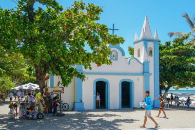 Sao Francisco De Assis Kilisesi. Praia Do Forte köyünün ortasında küçük kilise, Ünlü turistik. Praia Do Forte, Bahia Eyaleti, Brezilya