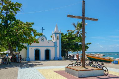 Sao Francisco De Assis Kilisesi. Praia Do Forte köyünün ortasında küçük kilise, Ünlü turistik. Praia Do Forte, Bahia Eyaleti, Brezilya