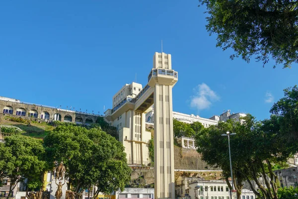 Lacerda Asansör, Salvador de Bahia, Brezilya ünlü turistik görünümü. Asansör şehir merkezini şehir merkezine bağlar.. 