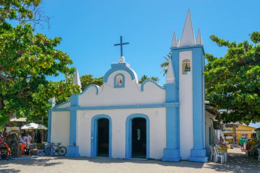 Sao Francisco De Assis Kilisesi. Praia Do Forte köyünün ortasında küçük kilise, Ünlü turistik. Praia Do Forte, Bahia Eyaleti, Brezilya