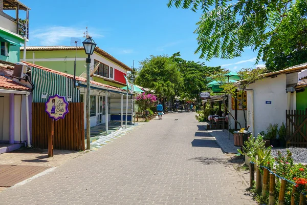 Turistler ve alışveriş için ünlü ana yürüyüş caddesi, Praia Do Forte bar ve restoran, Bahia Eyaleti, Brezilya