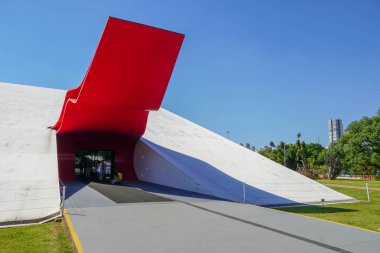 Ibirapuera Auditorium, ünlü mimar Oscar Niemeyer tarafından tasarlanan bina. Ibirapuera Park, Sao Paulo, Brezilya'da bulunan müzikal gösteriler ve kültürel etkinlikler için yer. 