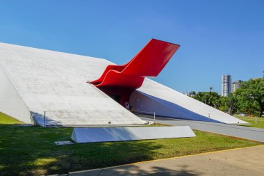 Ibirapuera Auditorium, ünlü mimar Oscar Niemeyer tarafından tasarlanan bina. Ibirapuera Park, Sao Paulo, Brezilya'da bulunan müzikal gösteriler ve kültürel etkinlikler için yer. 