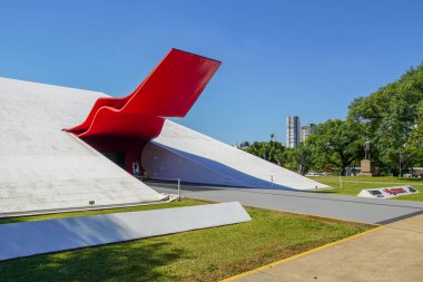 Ibirapuera Auditorium, ünlü mimar Oscar Niemeyer tarafından tasarlanan bina. Ibirapuera Park, Sao Paulo, Brezilya'da bulunan müzikal gösteriler ve kültürel etkinlikler için yer. 