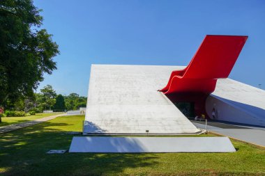 Ibirapuera Auditorium, ünlü mimar Oscar Niemeyer tarafından tasarlanan bina. Ibirapuera Park, Sao Paulo, Brezilya'da bulunan müzikal gösteriler ve kültürel etkinlikler için yer. 