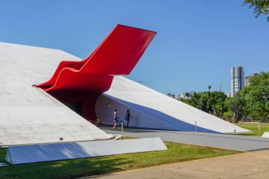 Ibirapuera Auditorium, ünlü mimar Oscar Niemeyer tarafından tasarlanan bina. Ibirapuera Park, Sao Paulo, Brezilya'da bulunan müzikal gösteriler ve kültürel etkinlikler için yer. 