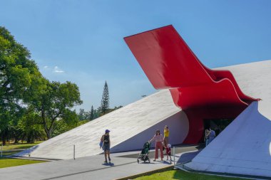Ibirapuera Auditorium, ünlü mimar Oscar Niemeyer tarafından tasarlanan bina. Ibirapuera Park, Sao Paulo, Brezilya'da bulunan müzikal gösteriler ve kültürel etkinlikler için yer. 