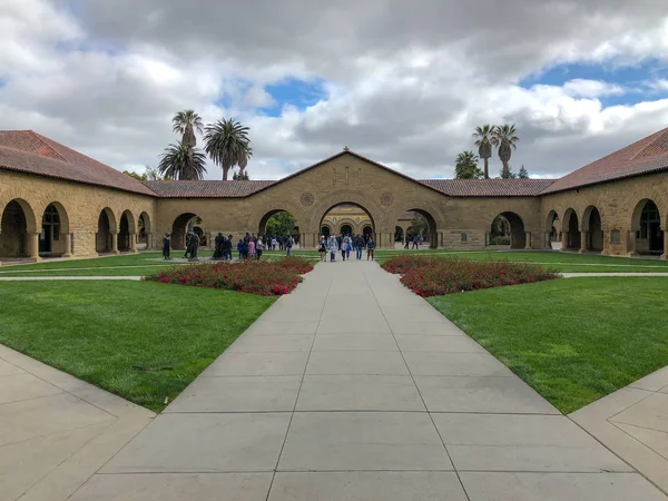 Memorial Court of Stanford University Campus — Zdjęcie stockowe