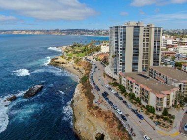 La Jolla Koyu, küçük pitoresk koy ve plaj kayalıklarla çevrili 