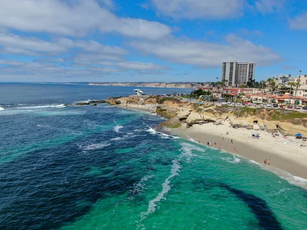La Jolla Cove, small picturesque cove and beach surrounded by cliffs — Stock Photo, Image