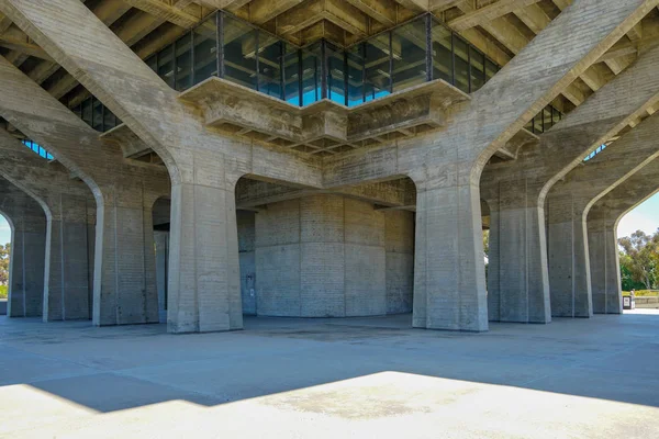 Geisel Kütüphanesi, Kaliforniya San Diego Üniversitesi, Amerika Birleşik Devletleri