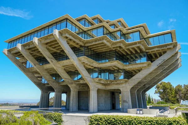 美国加州大学圣地亚哥分校盖塞尔图书馆 — 图库照片