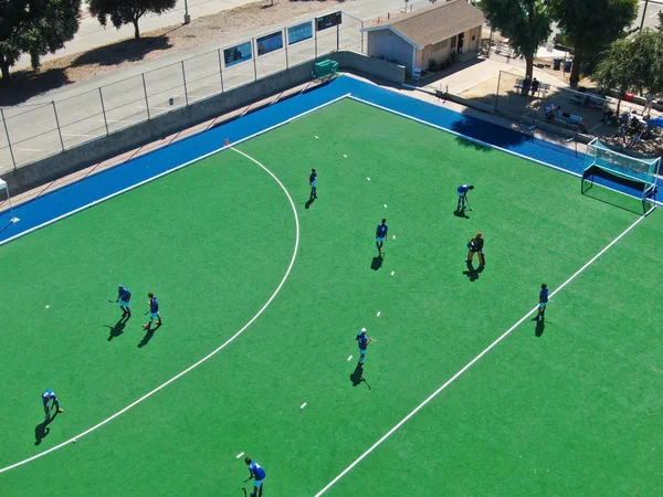 Vista aérea do hóquei em campo com jogadores — Fotografia de Stock