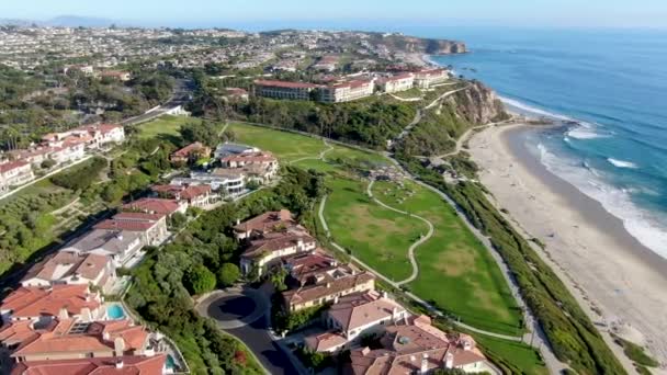 Vista Aérea Costa Salt Creek Monarch Beach Pequeño Barrio Orange — Vídeos de Stock