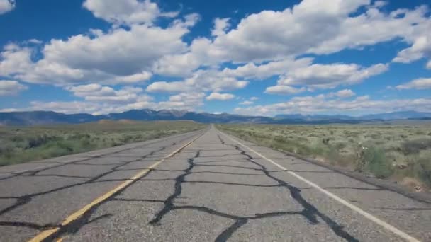 Conduciendo Por Interminable Camino Del Desierto Punto Vista Plano Conducción — Vídeos de Stock