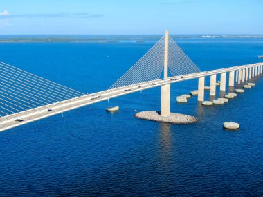Sunshine Skyway Köprüsü 'nün hava görüntüsü