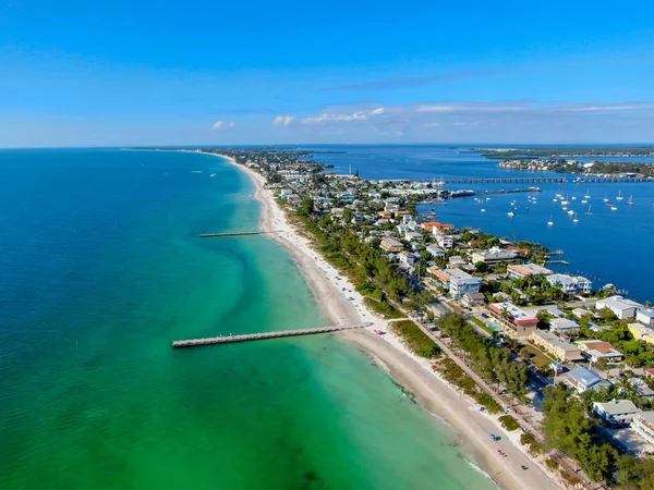 Stranden Cortez och den lilla piren Anna Maria Island — Stockfoto