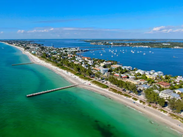 Stranden Cortez och den lilla piren Anna Maria Island — Stockfoto