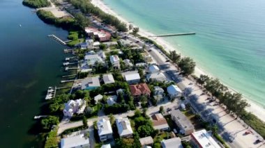 Anna Maria Adası 'nın ve plajlarının havadan görünüşü