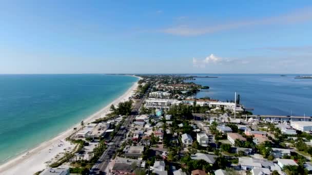 Vista aérea da cidade e praias da Ilha Anna Maria — Vídeo de Stock