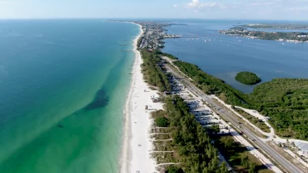 Flygfoto över Anna Maria Island stad och stränder — Stockvideo