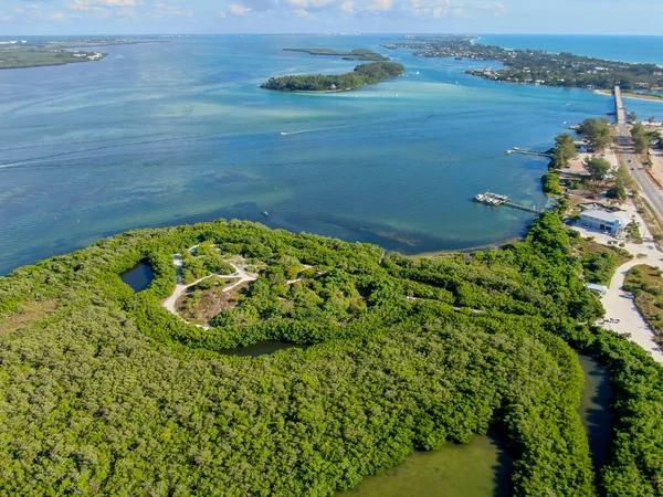 มุมมองทางอากาศ Anna Maria Island เขียวชอุ่ม — ภาพถ่ายสต็อก