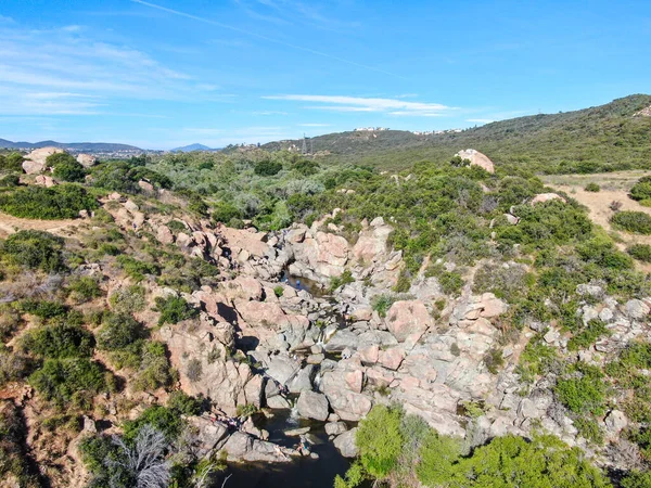 Los Penasquitos Kanyonu 'nun havadan görünüşü Dere Şelalesi ile korunuyor, San Diego — Stok fotoğraf