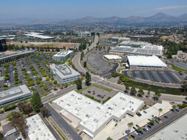 Hava görüntüsü endüstri bölgesi ve şirket ofisi, depo, California