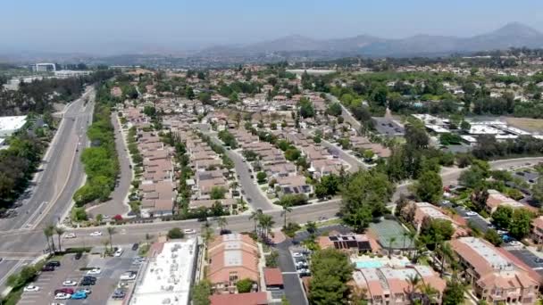Vue aérienne quartier bourgeois avec condo maison communautaire et résidentielle, Californie du Sud 