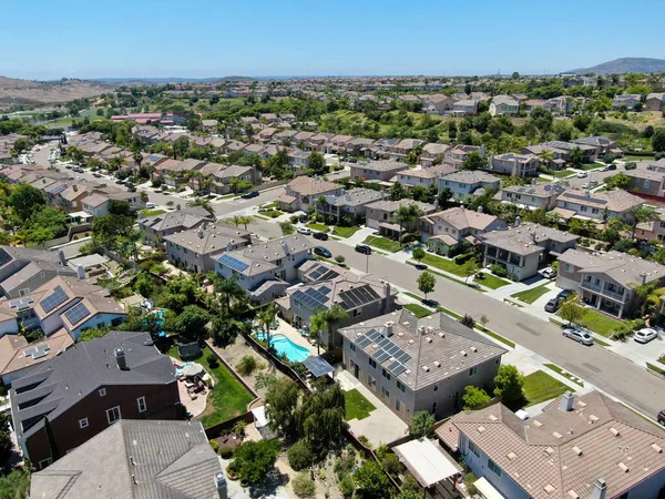Vista aérea de grandes villas en el barrio suburbano de San Diego — Foto de Stock