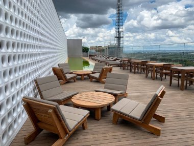 Brasilia 'daki B Otel' de yüzme havuzu terası. Şehir planlamacısı Lucio Costa ve Oscar Niemeyer tarafından tasarlandı.