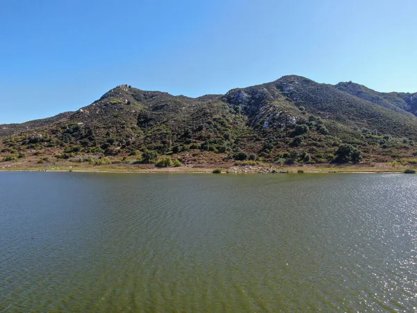 공중에서 본 내륙 호수 Hodges and Bernardo Mountain, San Diego County — 스톡 사진