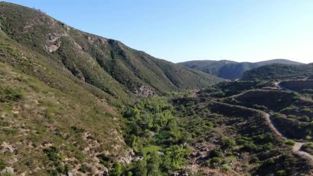 Vista aérea da Montanha Bernardo, grande trilha de caminhadas em Rancho Bernardo — Vídeo de Stock