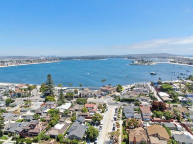 San Diego 'daki Mission Körfezi' nin havadan görüntüsü. California.