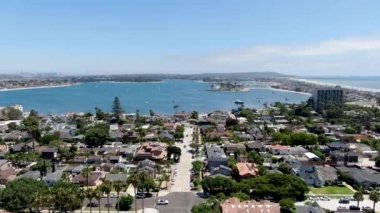 San Diego 'daki Mission Körfezi' nin havadan görüntüsü. California.
