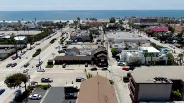 San Diego 'nun güneşli bir günde Pasifik sahili manzarası