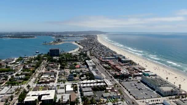 Вид с воздуха на залив Миссия в Сан-Диего.Калифорния — стоковое видео
