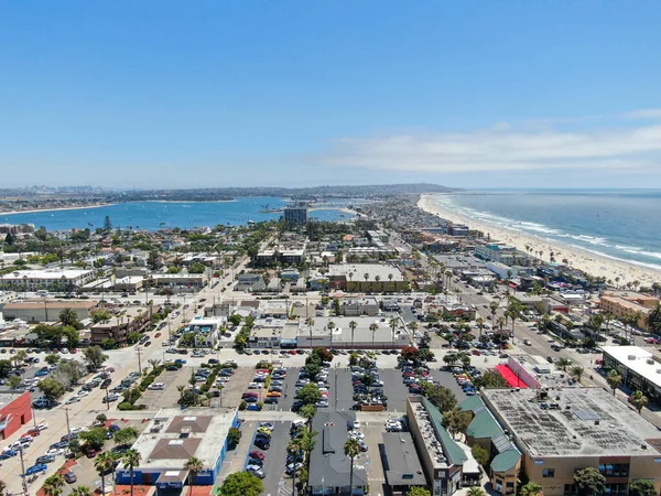 Vista aérea de Bahía Misión y costa pacífica de la playa en San Diego.California — Foto de Stock