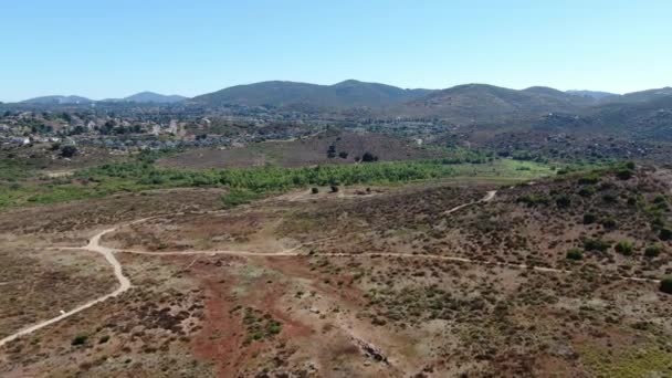 Flygfoto över Bernardo Mountain, stor vandringsled i Rancho Bernardo — Stockvideo