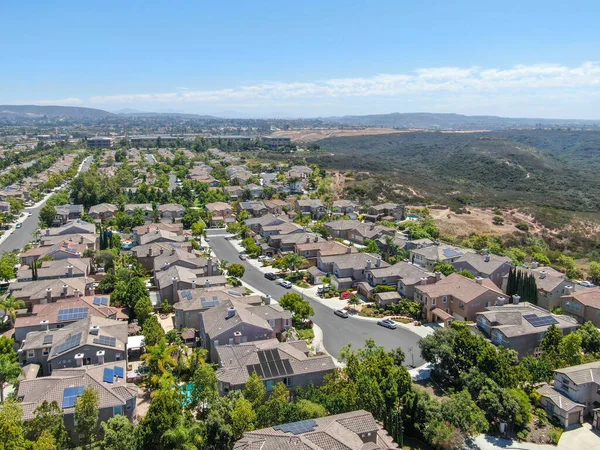 Vista aerea di Torrey Santa Fe, quartiere di suddivisione della classe media con ville residenziali — Foto Stock