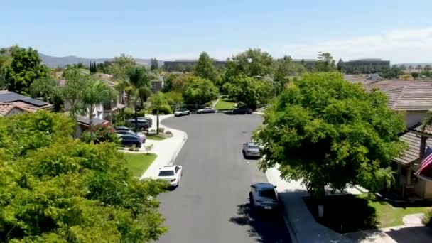 Vista aérea de Torrey Santa Fe, barrio de clase media con villas residenciales — Vídeos de Stock