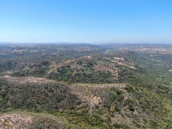 Luftaufnahme des Los Penasquitos Canyon Preserve während der Sommersaison. — Stockfoto