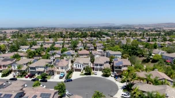 Vista aerea del quartiere suddivisione con ville residenziali — Video Stock