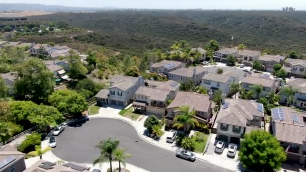 Vista aérea do bairro de subdivisão com moradias residenciais — Vídeo de Stock
