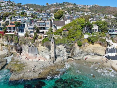 Laguna Beach, Kaliforniya 'daki Victoria Sahilindeki Korsanlar Kulesi