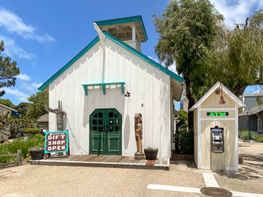 Liman Köyü, San Diego 'da deniz kenarı alışveriş ve yemek kompleksi.