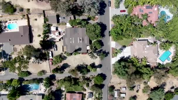 Вид с воздуха на крупномасштабную жилую виллу в Южной Калифорнии — стоковое видео
