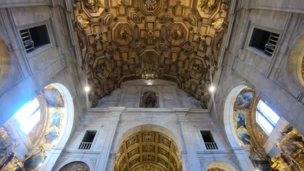 Dentro da Basílica Catedral de Salvador, no centro da cidade velha de Salvadore, Bahia, Brasil — Vídeo de Stock