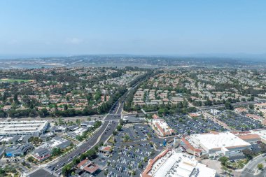 Del Mar Mahallesi 'nin havadan görünüşü, San Diego County, Kaliforniya, ABD, Pasifik Okyanusu kıyısının yanında yer alır.